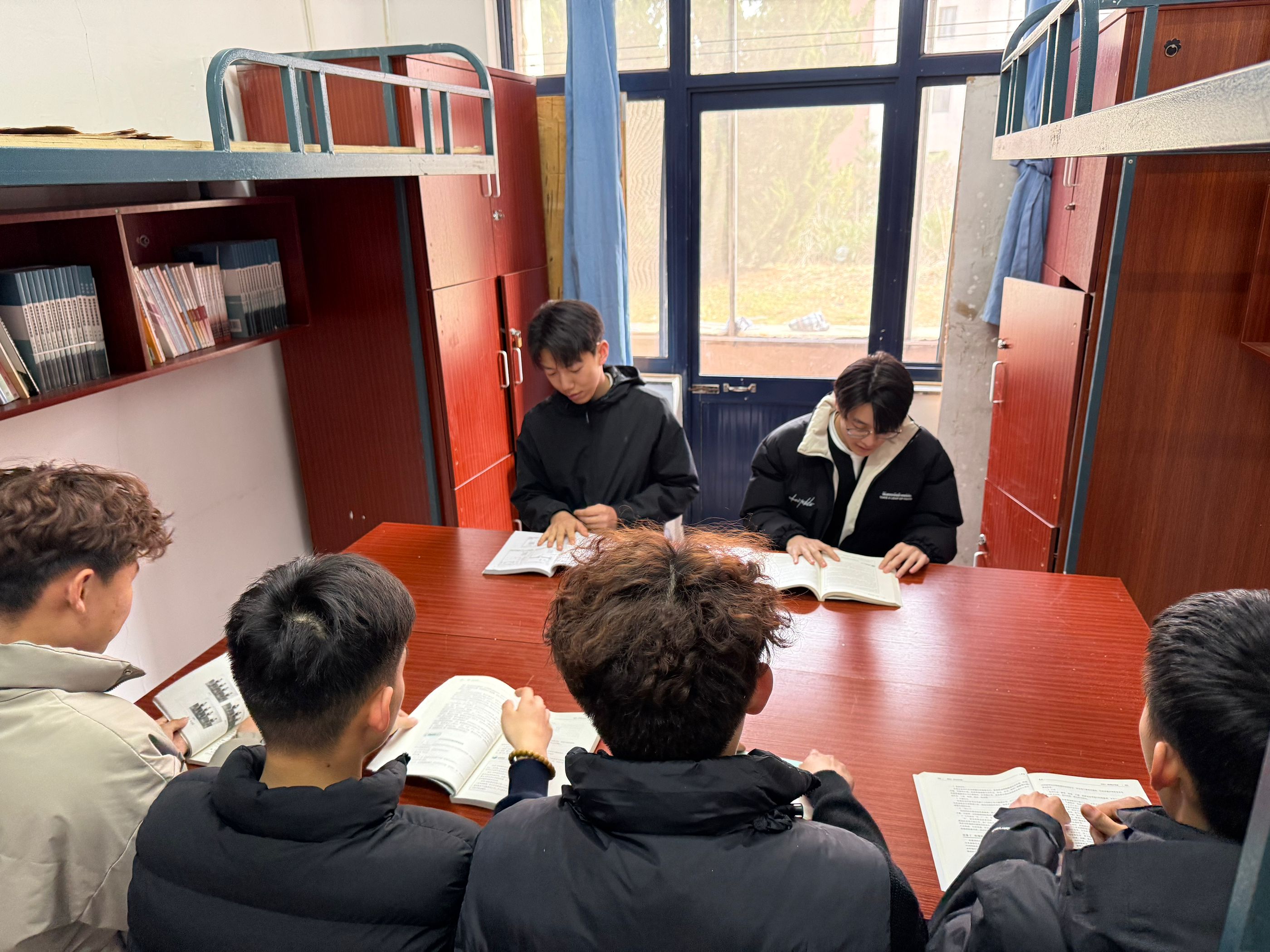 5.学长“职”通车，带你驶向理想未来.png