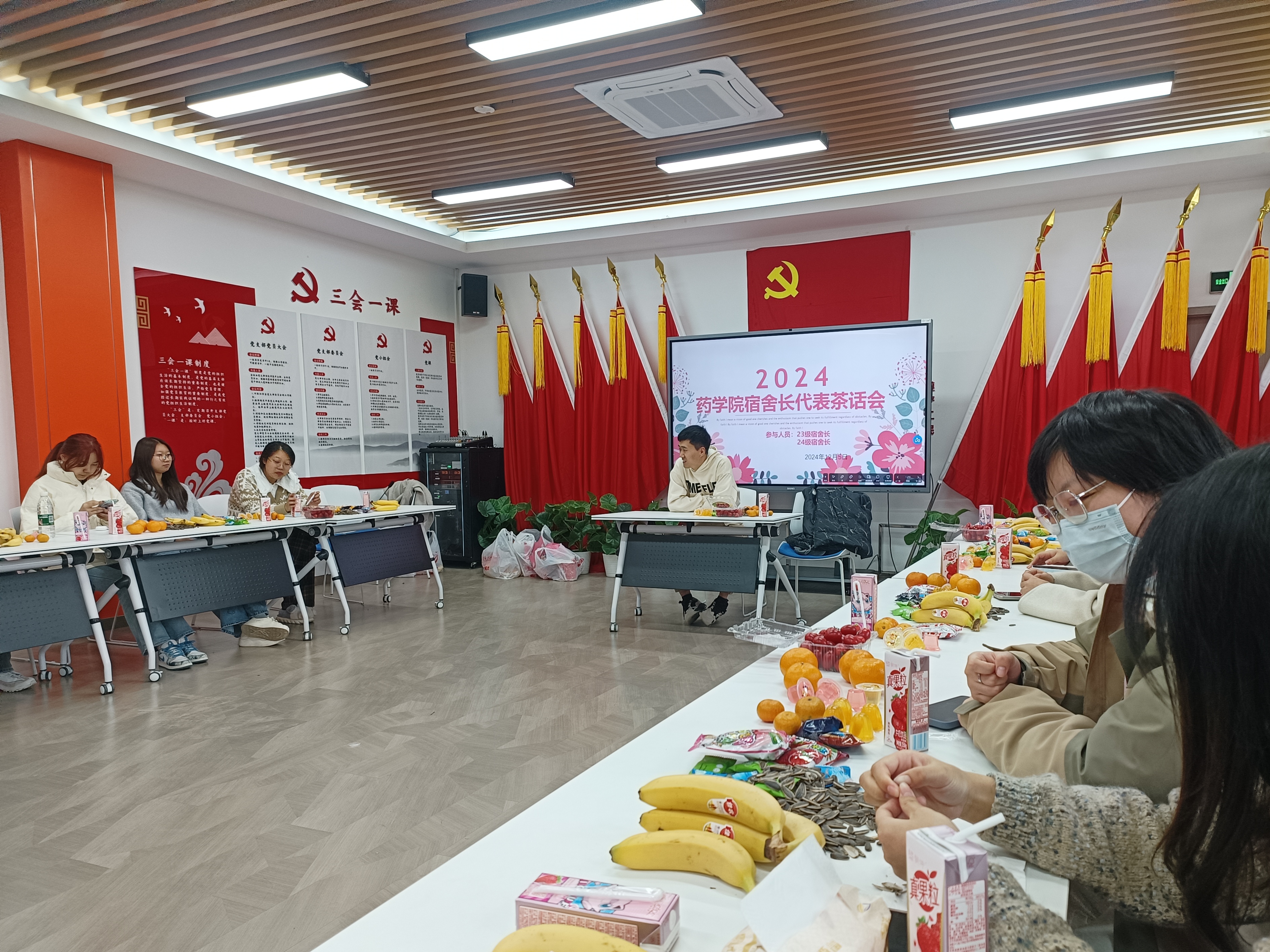 畅谈宿舍生活 共创文明寝室——药学院开展宿舍长代表座谈会.jpg