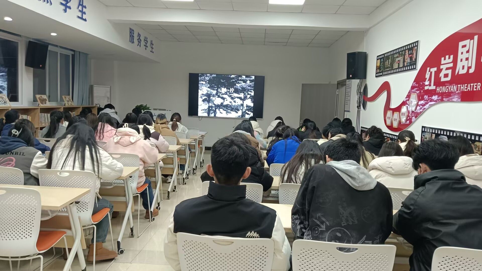 电影播映.jpg