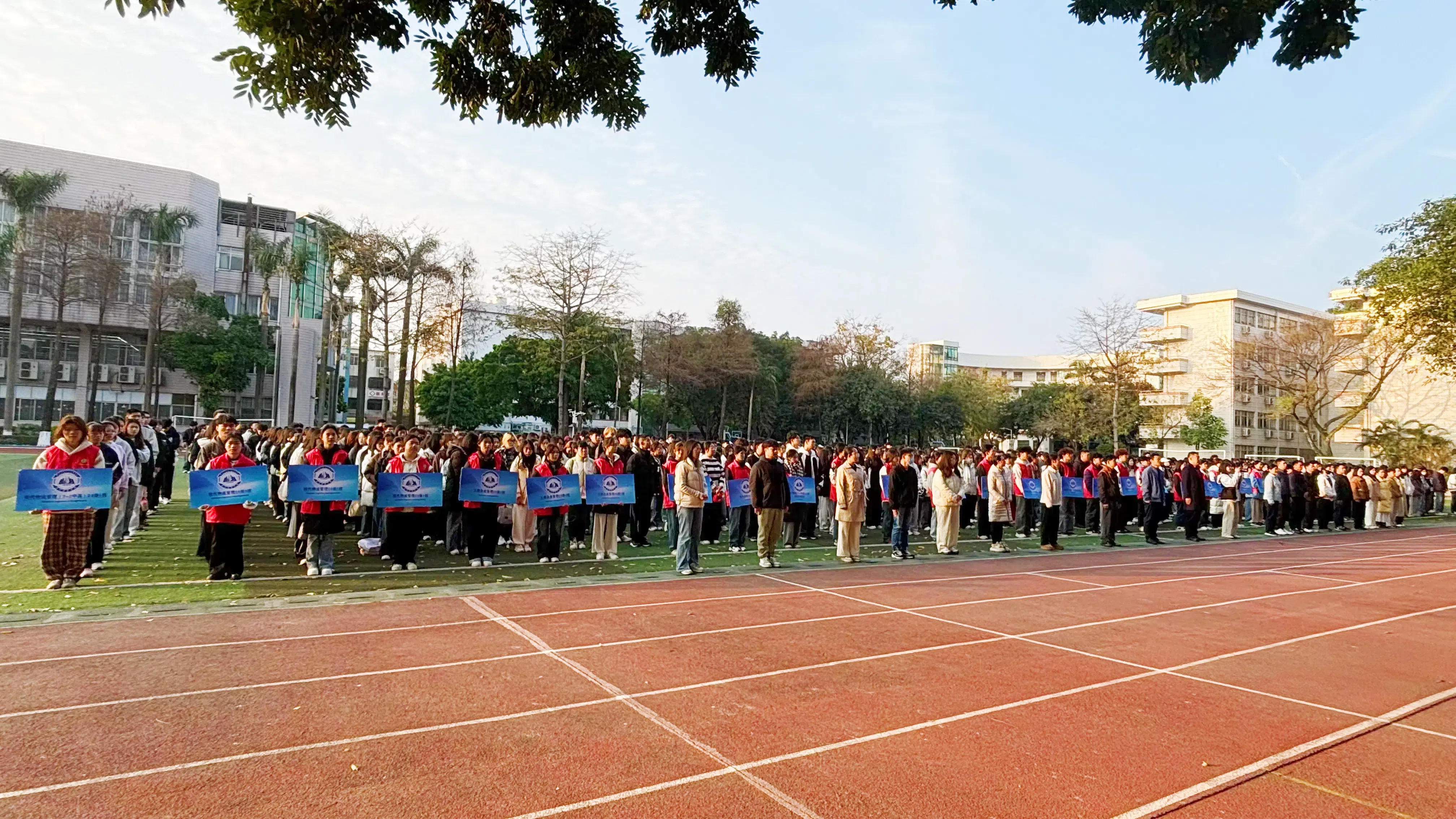 广东建设职业技术学院广州校区升国旗仪式现场