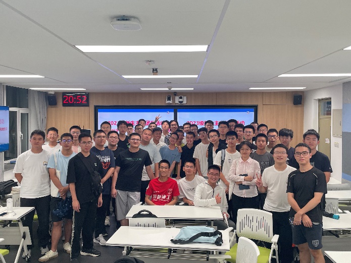 “传承科学家精神”2023级新生主题团日活动.jpg