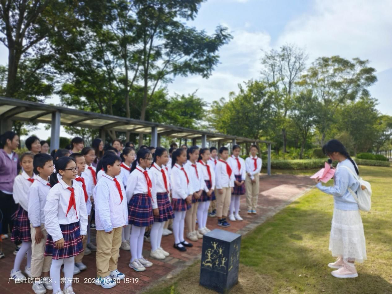学生党支部张金淦领学.jpg