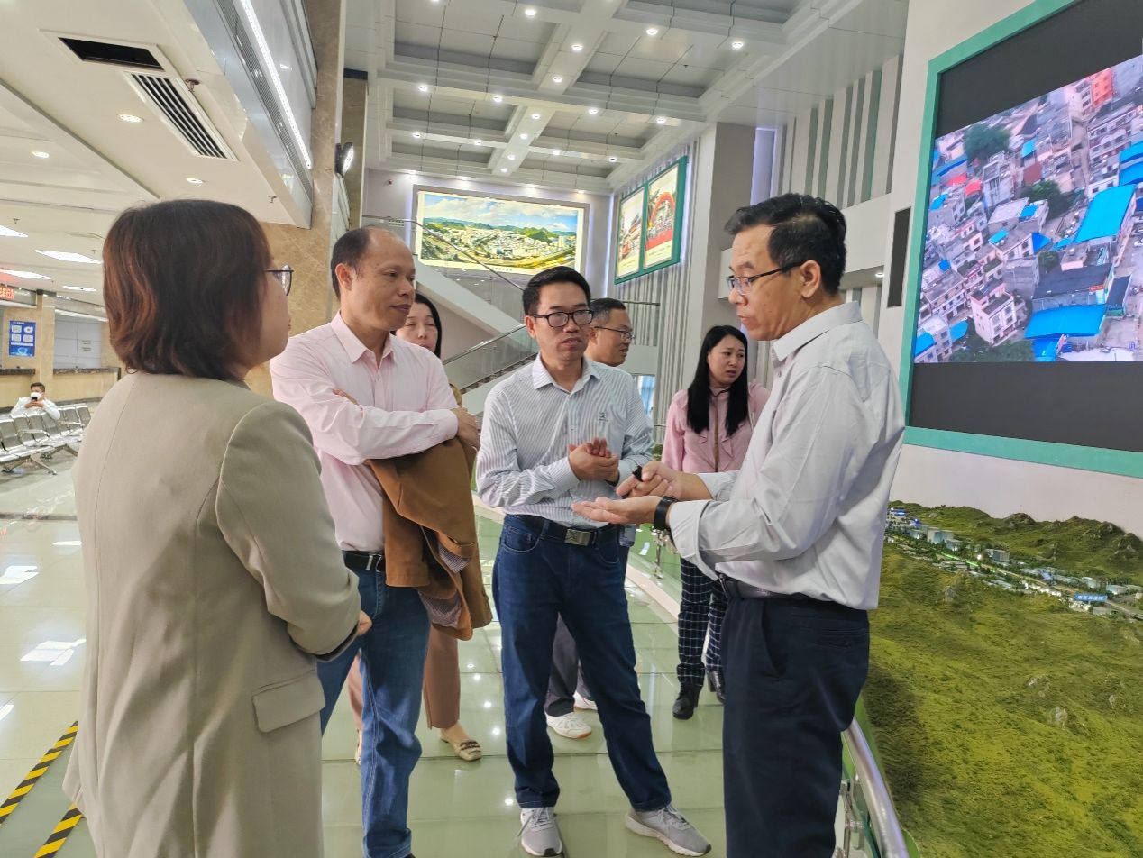 国际贸易开发集团经理为团队介绍.jpg