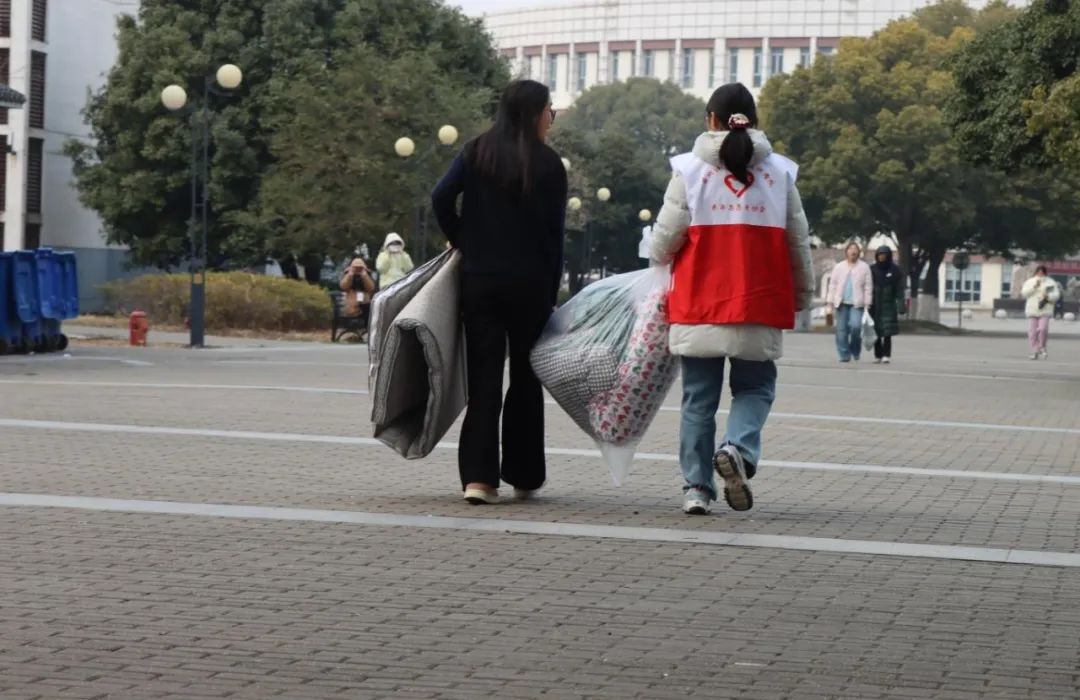 搬宿舍是2.jpg