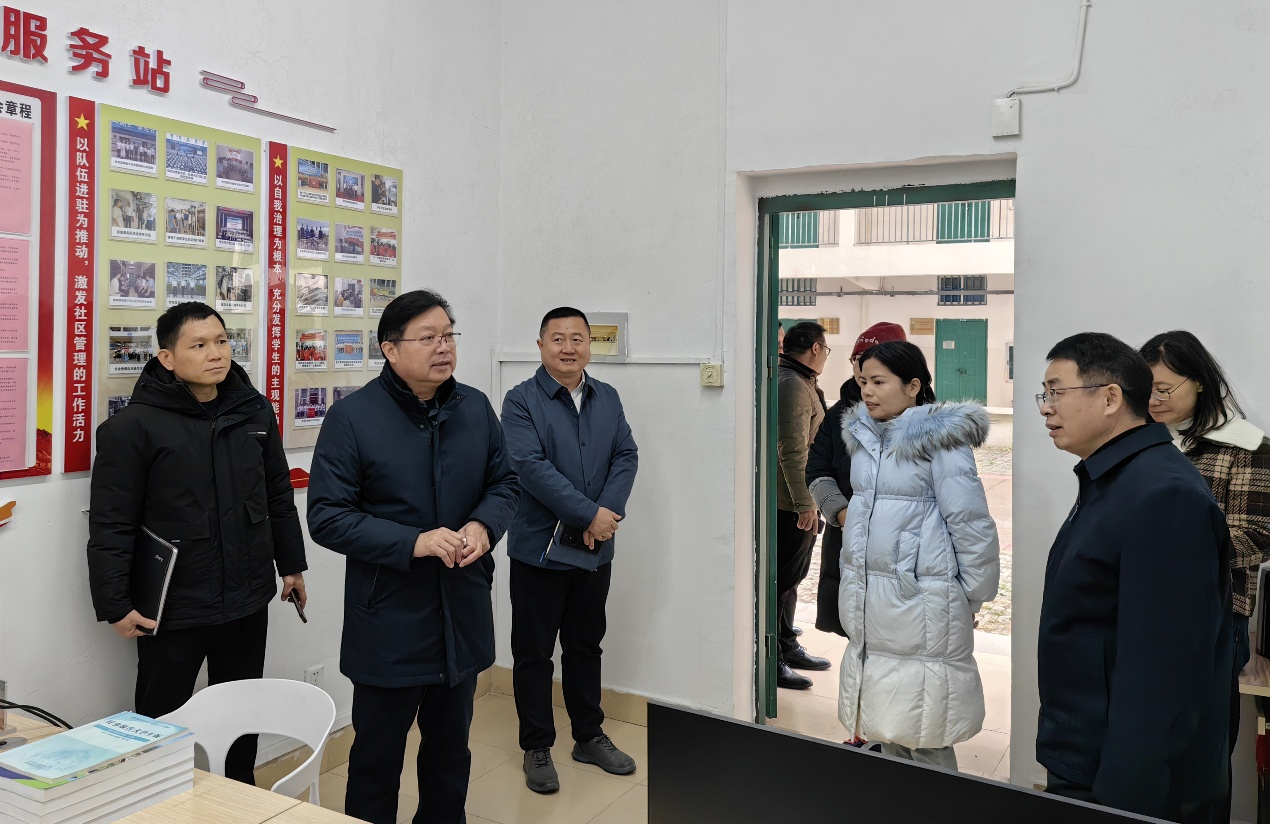 李振秋书记深入汽车工程学院‘’一站式‘’学生社区展开调研.png