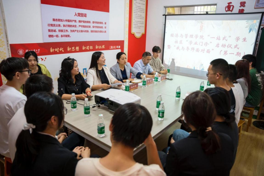 春雨社区“学业门诊”活动现场.png