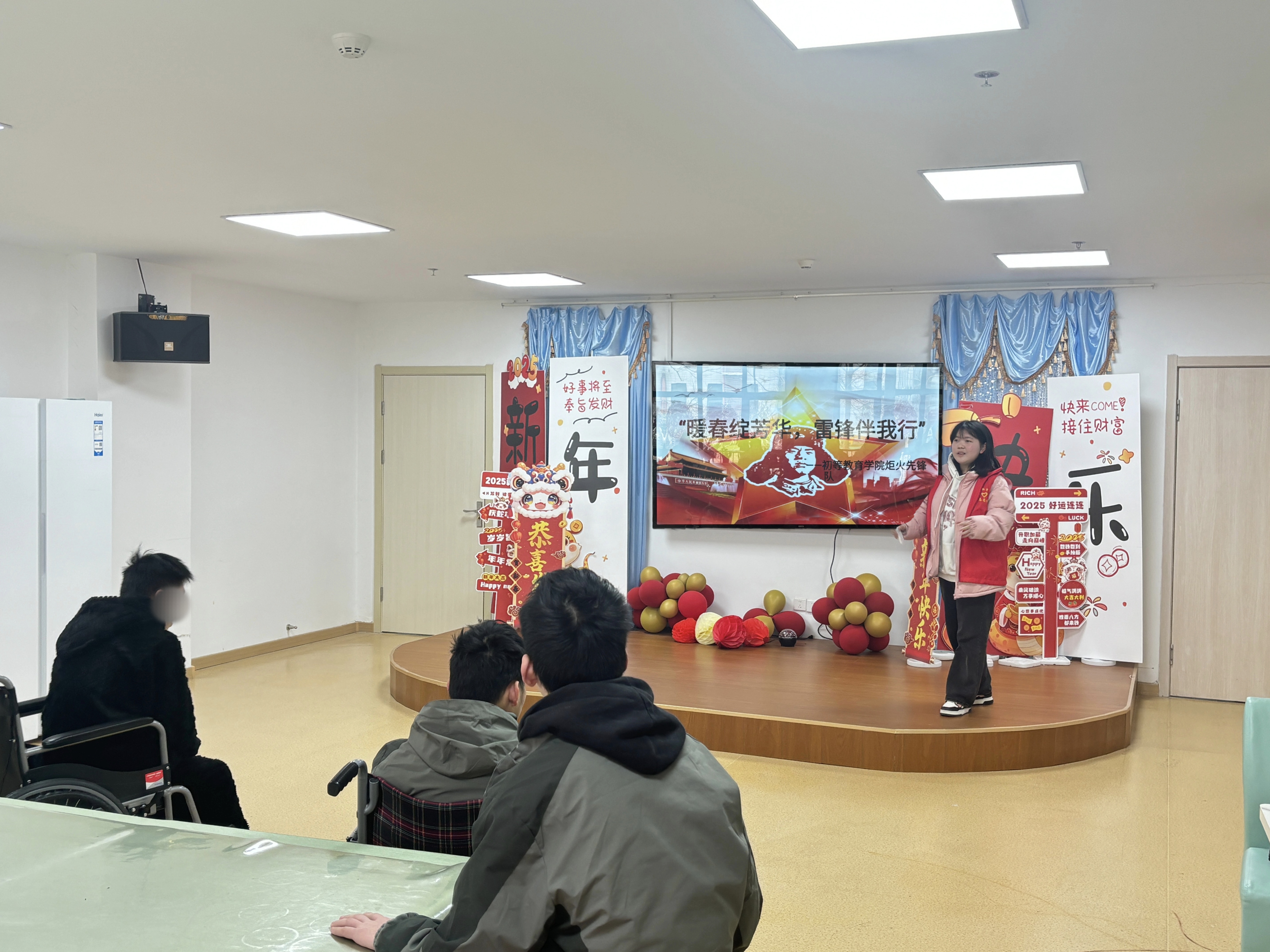 播撒雷锋精神，温暖特殊儿童 (2).jpg