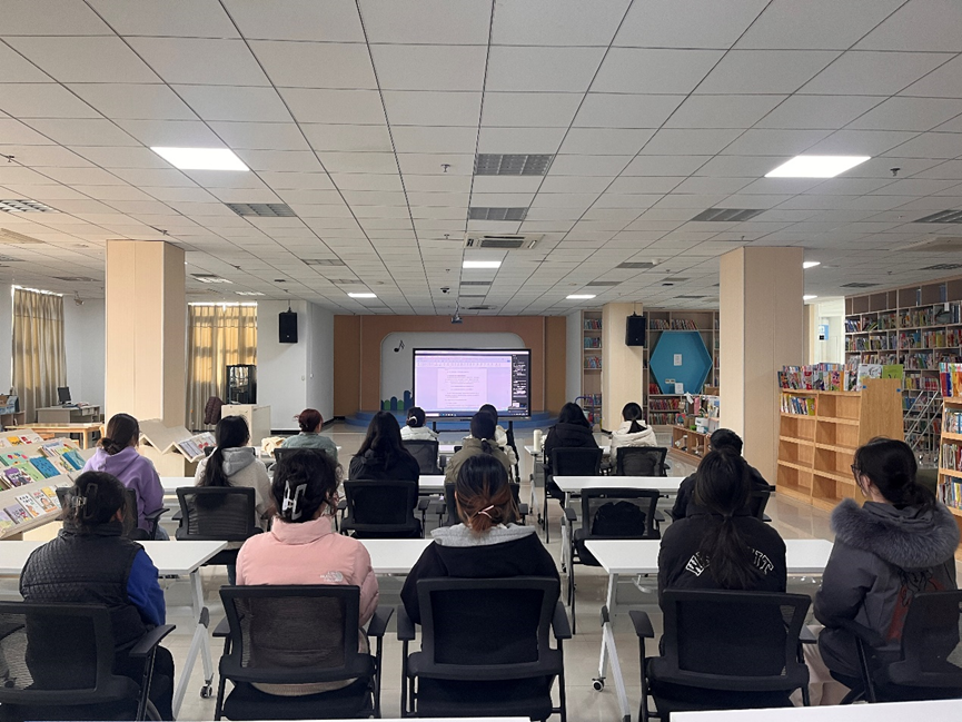 图书馆成功举办“论文读写入门”系列公益讲座.png 图书馆成功举办“论文读写入门”系列公益讲座.png