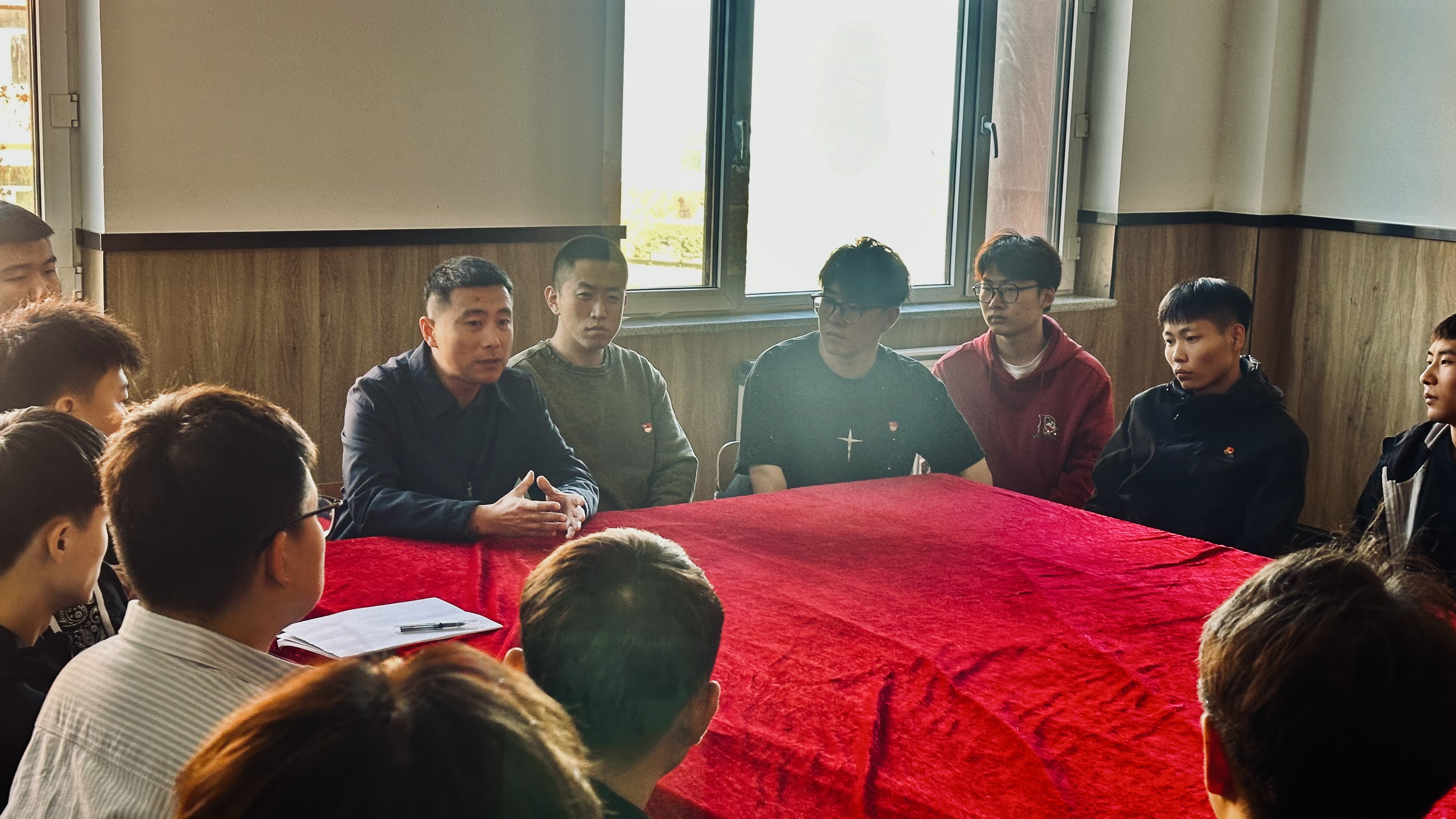 图4：知仁社区第一楼长召开党员代表大会.jpg