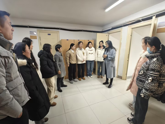 寒冬慰问送关怀,情系学子暖人心——公共卫生学院走访慰问寒假留校备赛学生.png 寒冬慰问送关怀,情系学子暖人心——公共卫生学院走访慰问寒假留校备赛学生.png