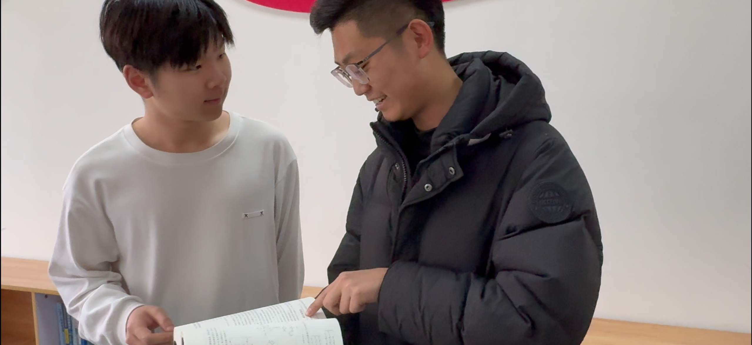 专业老师下寝室辅导学业.png