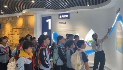 2025年“世界水日·中国水周”系列活动之二：科普盛宴开席！湖南水情教育馆接待桂花树小学师生4.jpg
