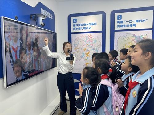 2025年“世界水日·中国水周”系列活动之二：科普盛宴开席！湖南水情教育馆接待桂花树小学师生5.jpg