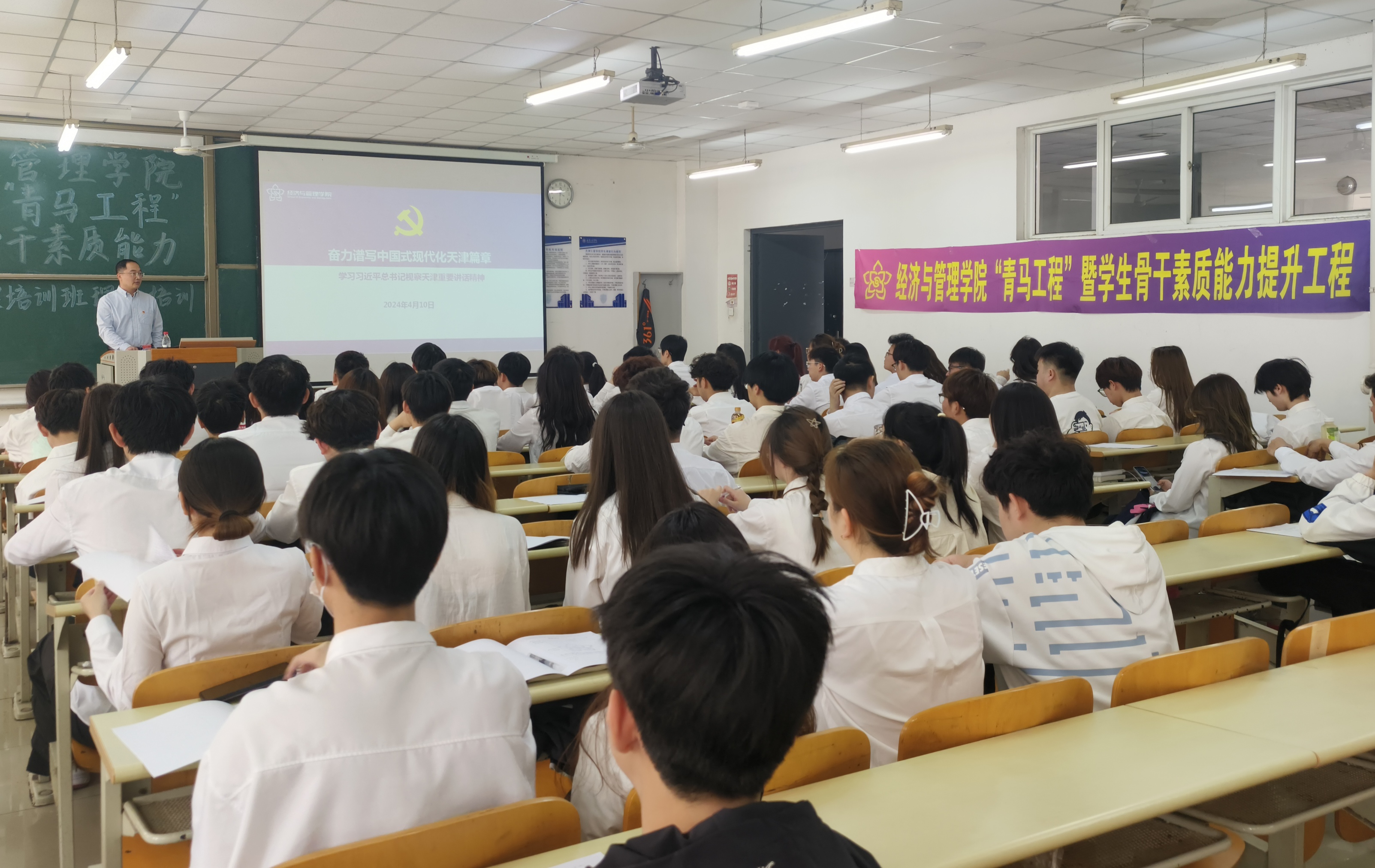 党建引领_知礼社区_党建引领，铸魂育人——知礼社区持续推进“一站式”学生社区建设提质增效_支撑材料_图片2.jpg