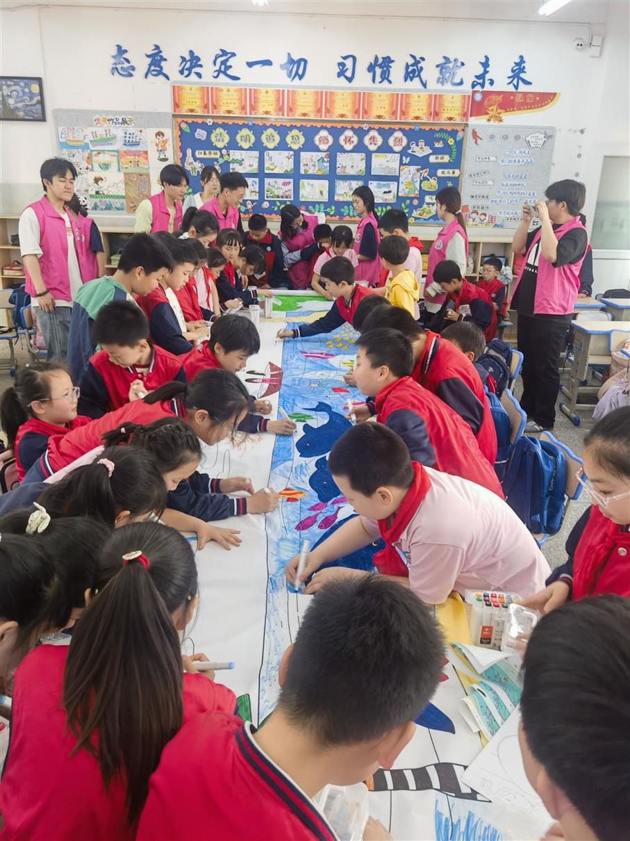学雷锋志愿服务月系列活动十：经济管理学院开展春“锋”送暖，同心护水志愿服务活动1.jpg