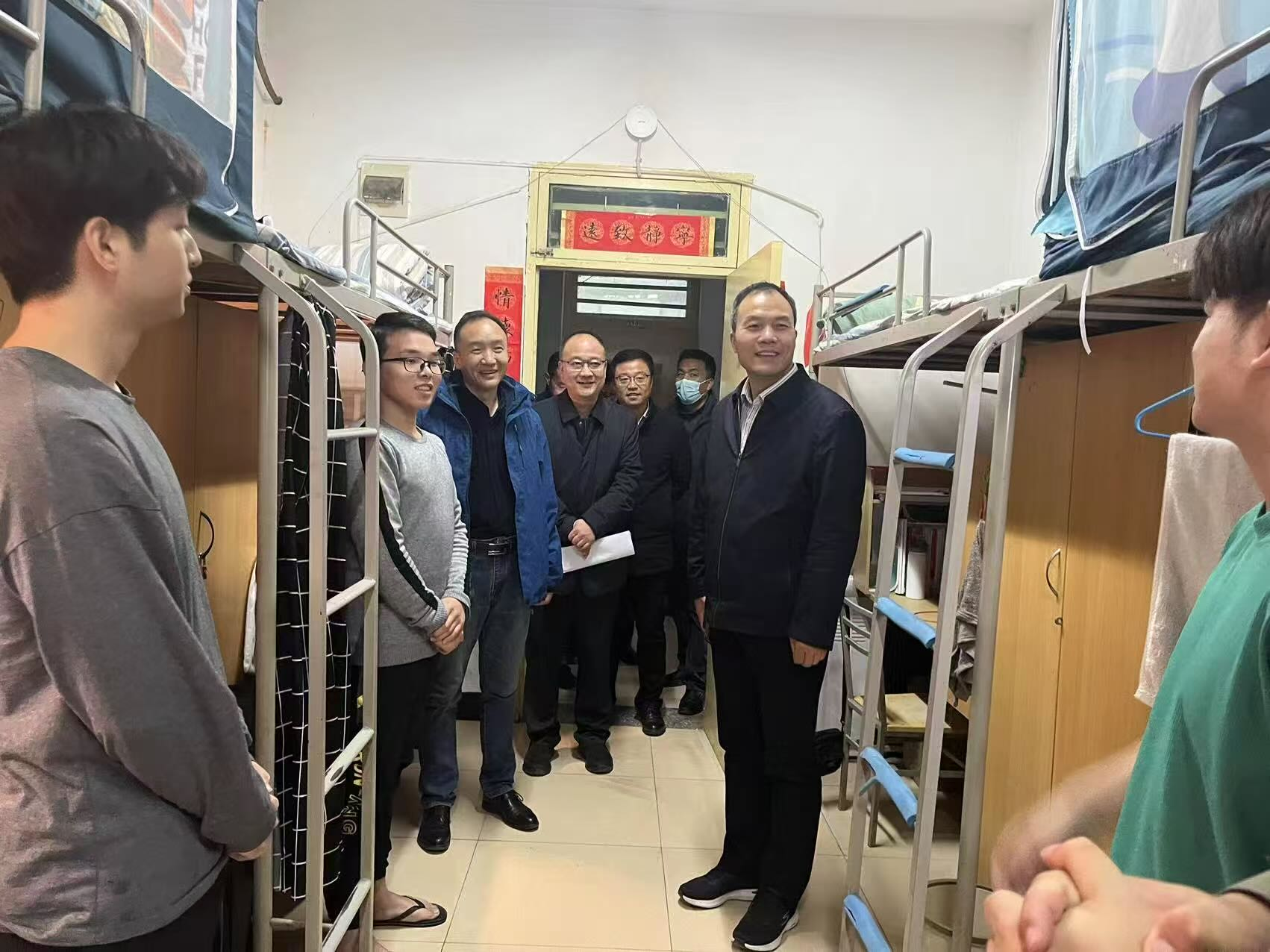 校领导带队走访“一站式”学生社区宿舍.png