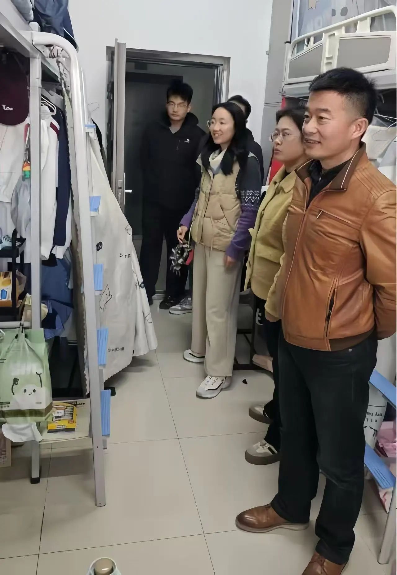 “文” 暖寝室  “安” 筑校园——开展春季学生公寓安全整治专项行动.jpg