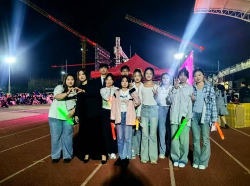 学生3.jpg 学生3.jpg