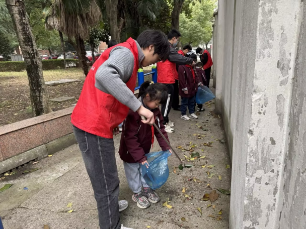 志愿活动现场.png