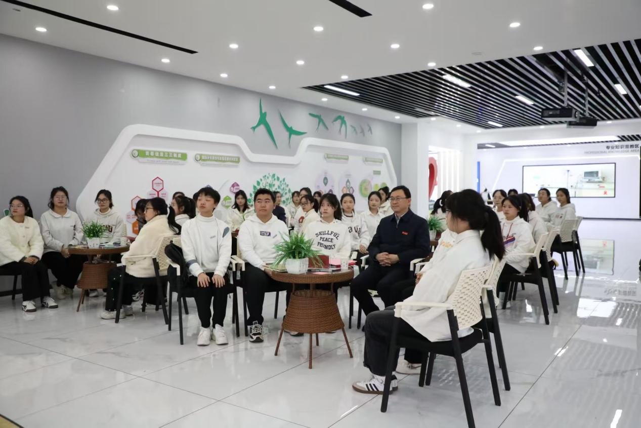 班会现场2.png