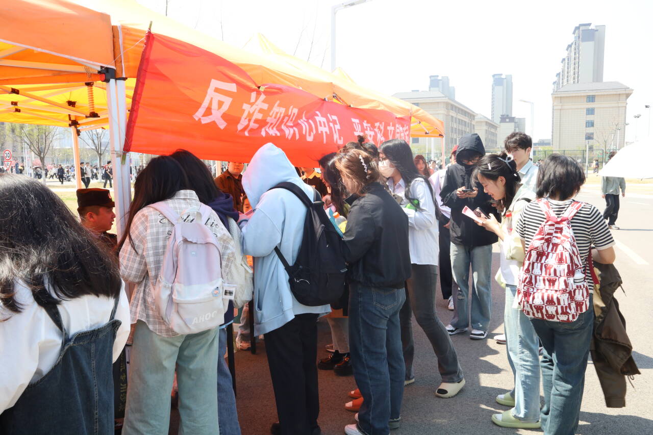 f2dd6115-e345-46b0-bb07-2f7adbbe2573_d.jpg f2dd6115-e345-46b0-bb07-2f7adbbe2573_d.jpg