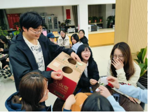 活动现场.png