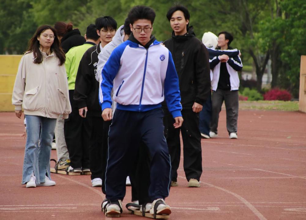 板鞋竞速.jpg