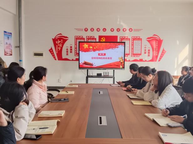 “学习雷锋精神，建设美丽校园”座谈宣讲会活动照片3