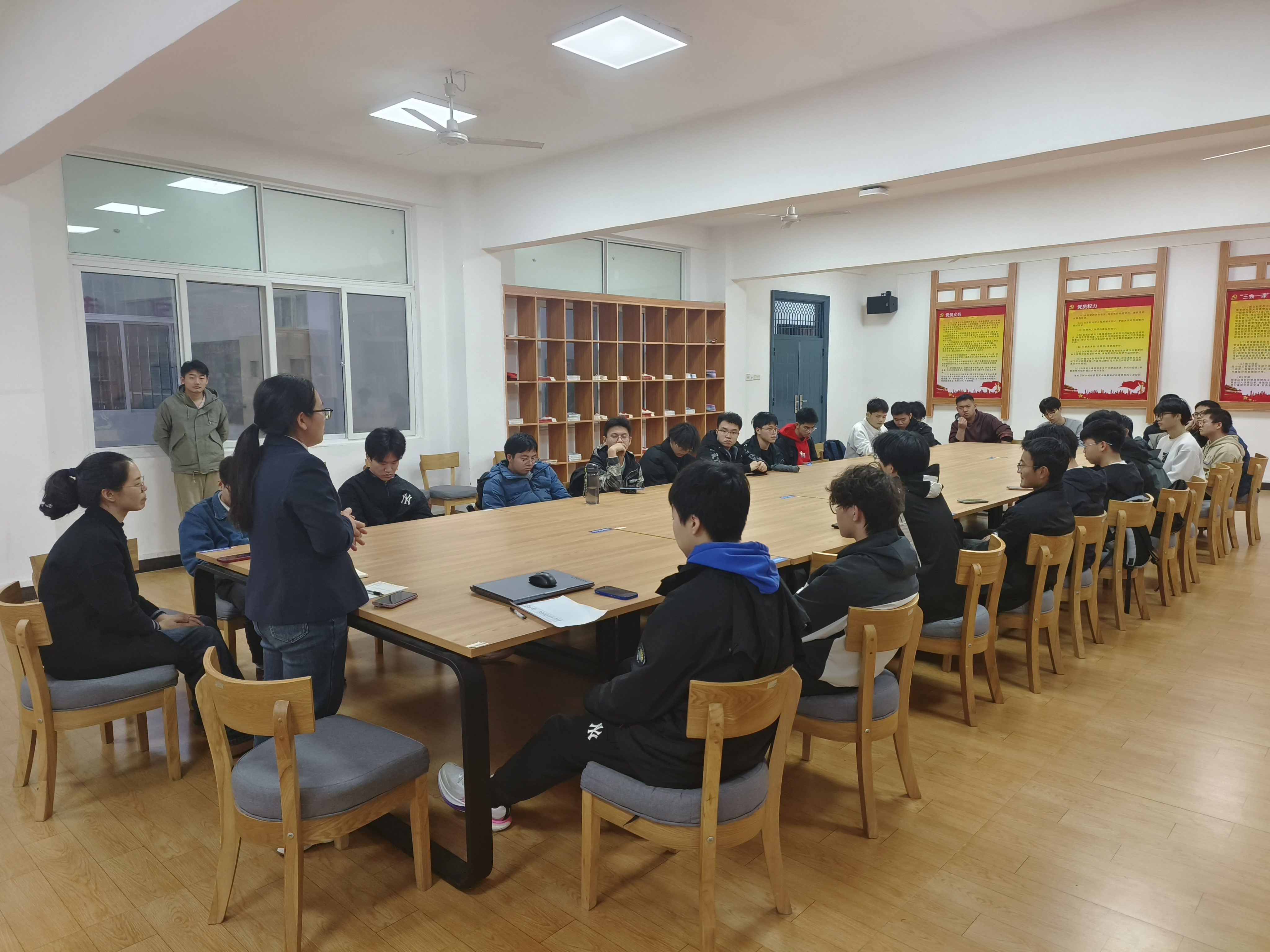 信息与通信学院举办“AI+教育管理”主题经验交流会.png 信息与通信学院举办“AI+教育管理”主题经验交流会.png