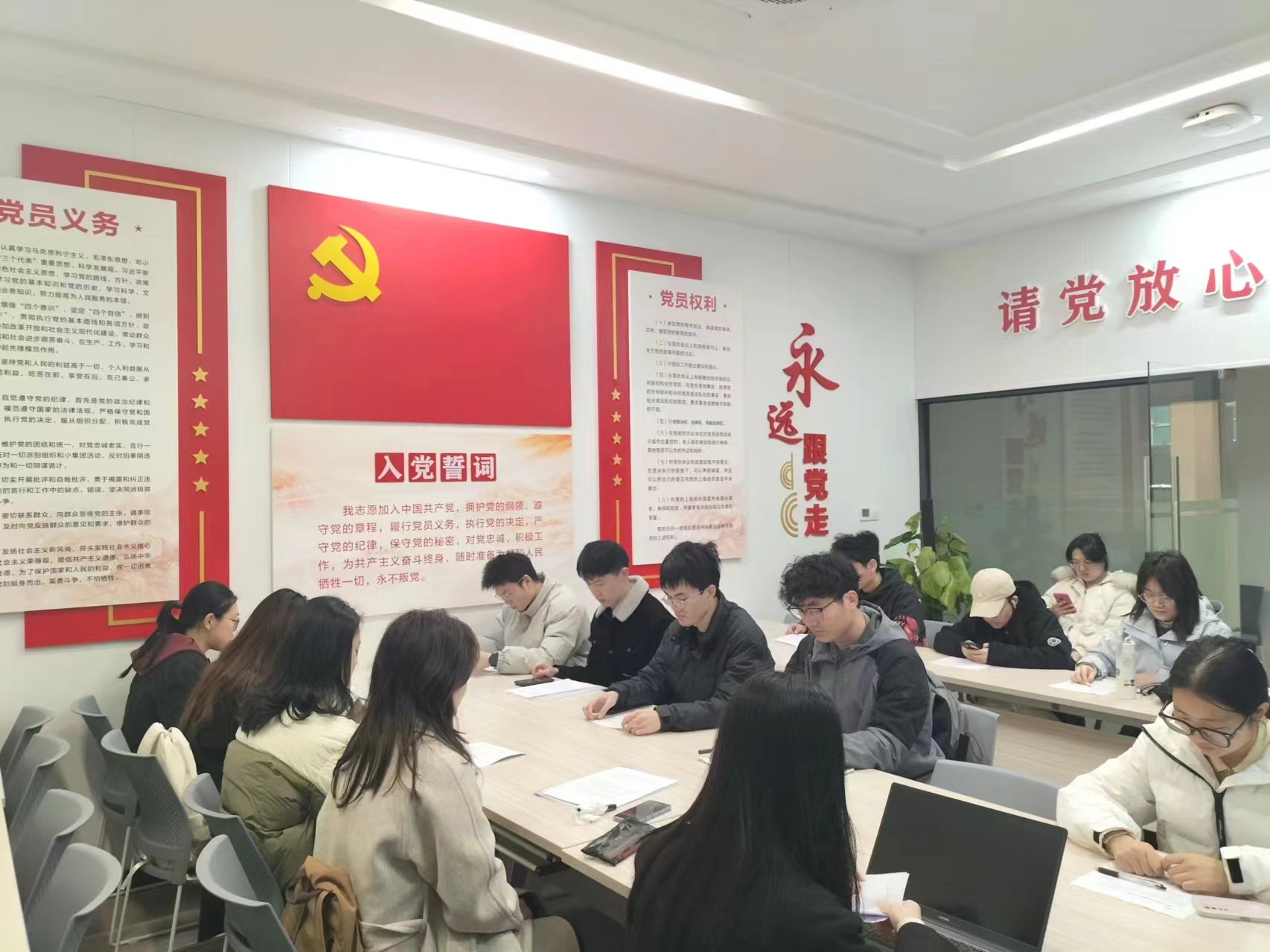 3.13主题党日读书活动2.jpg