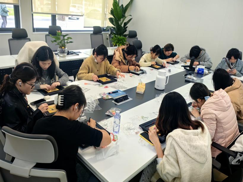 3.14绣间珠影，寄种希望1.png