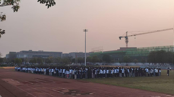 升旗仪式现场.png 升旗仪式现场.png