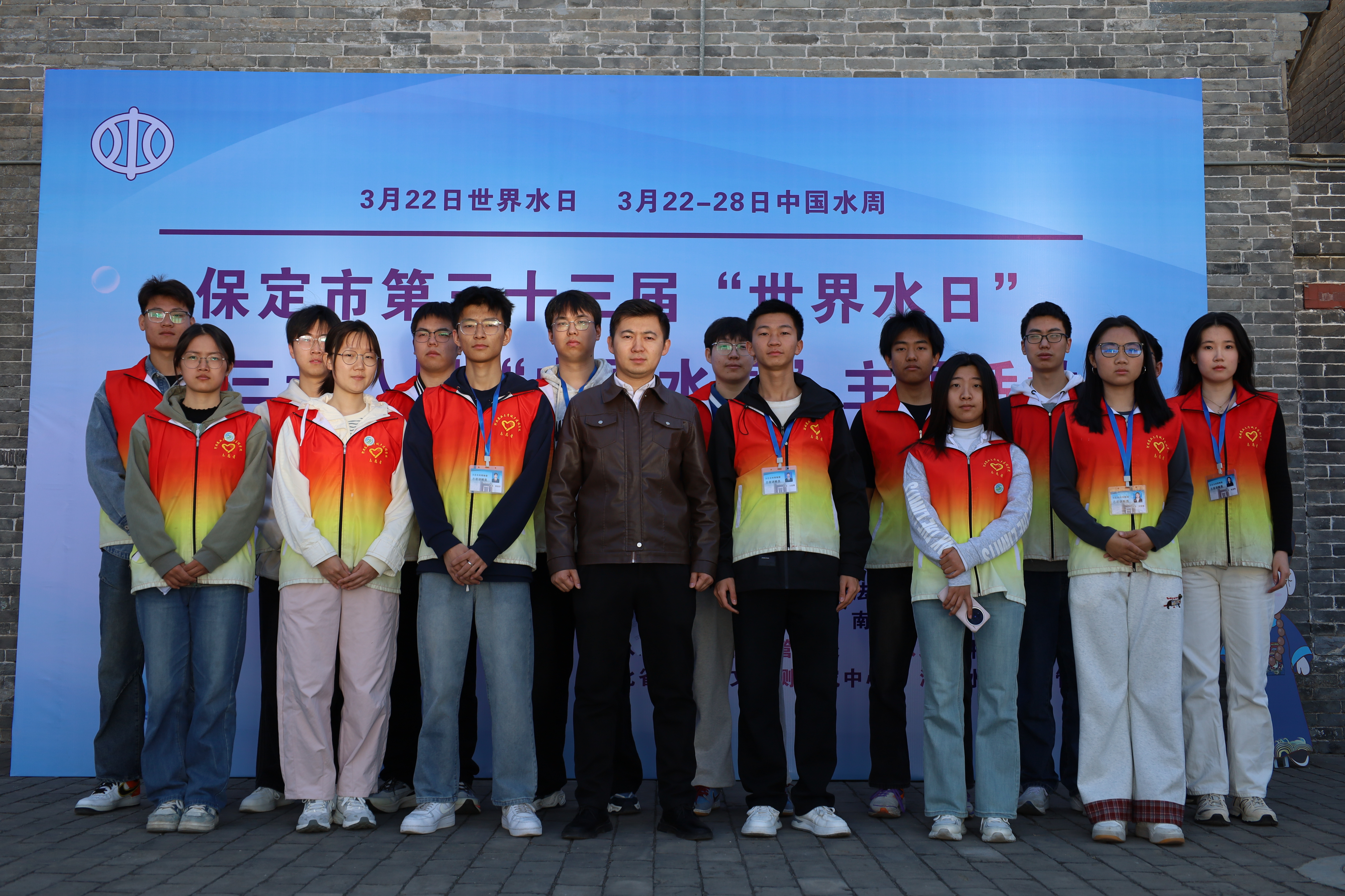 志愿者合影.jpg 志愿者合影.jpg