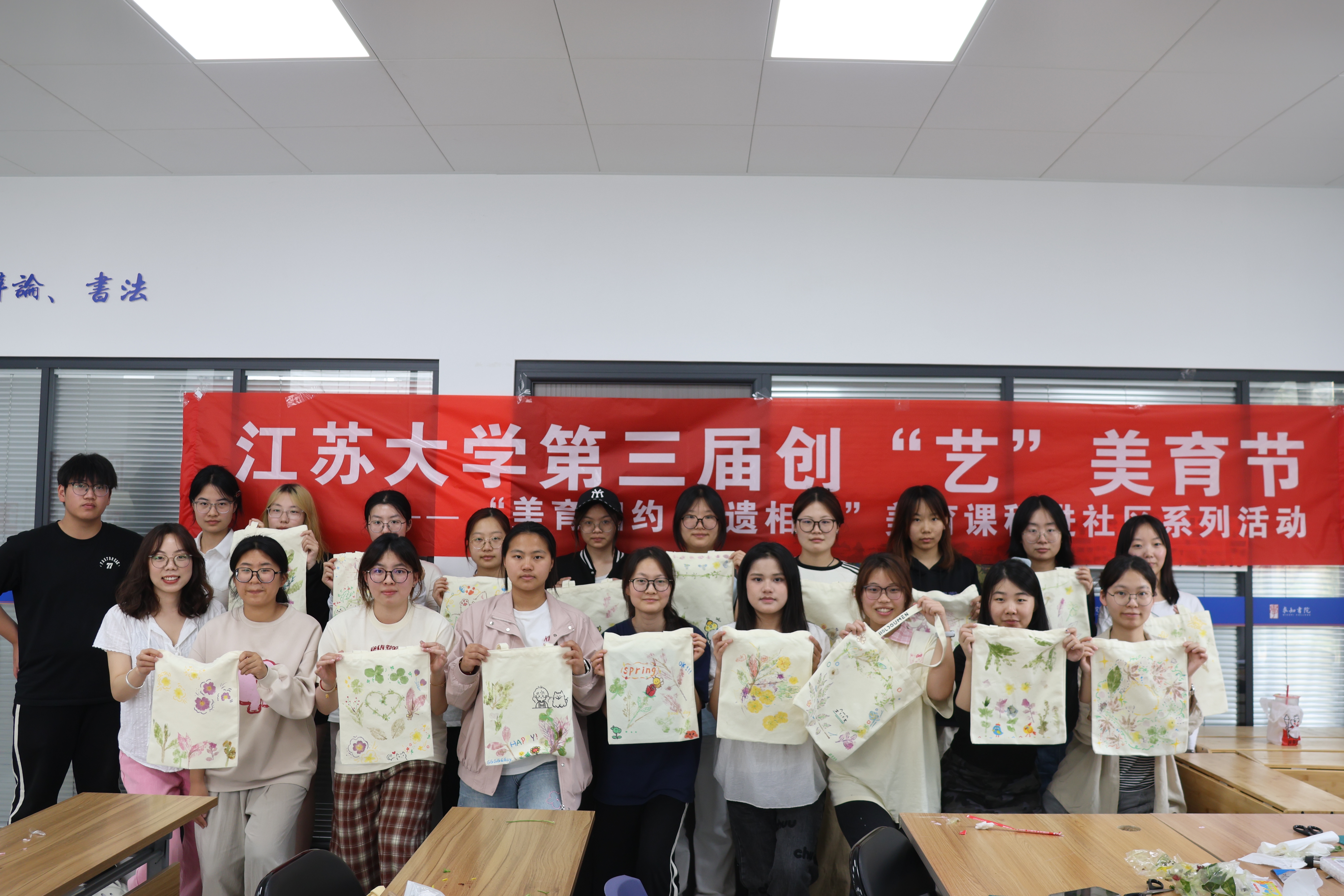 校园落叶变身千年拓印密码：非遗拓印体验课走进江大求知书院1.jpg
