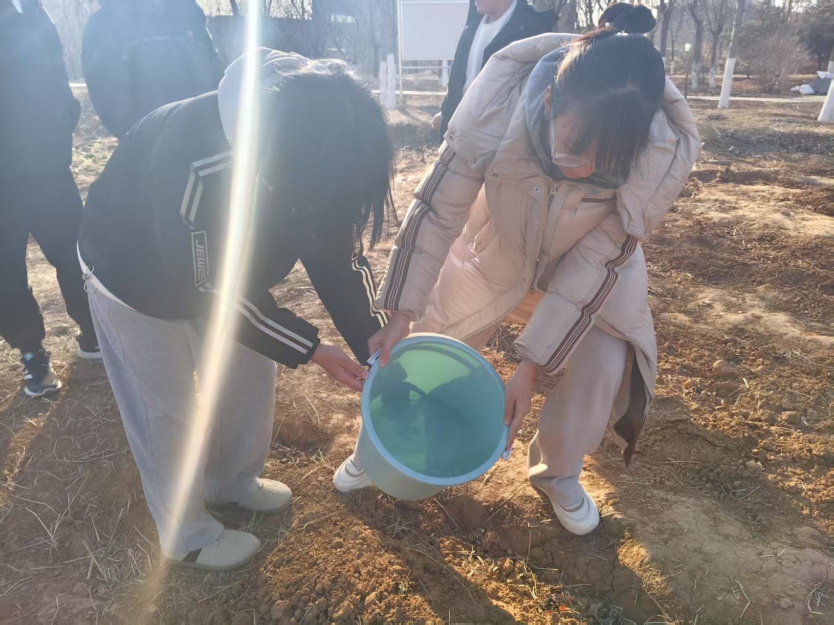 浇水3.jpg 浇水3.jpg