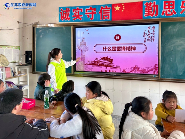 学校组织开展“传承雷锋精神 厚植家国情怀”学雷锋志愿服务月活动 (2).jpg