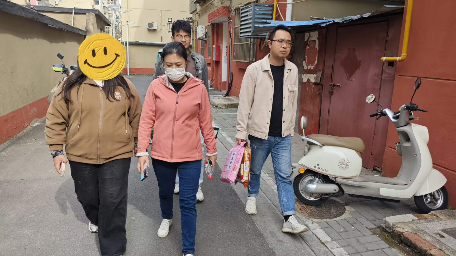 精准帮扶传递育人温度  —— 文学院开展家庭经济困难学生家访工作 (1).jpg