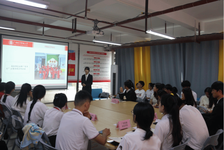 驻崇高校学生会交流会现场.png 驻崇高校学生会交流会现场.png