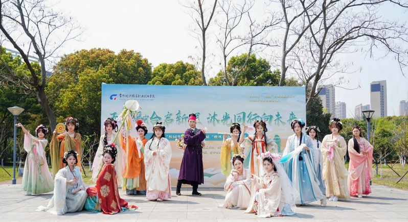开幕表演.jpg