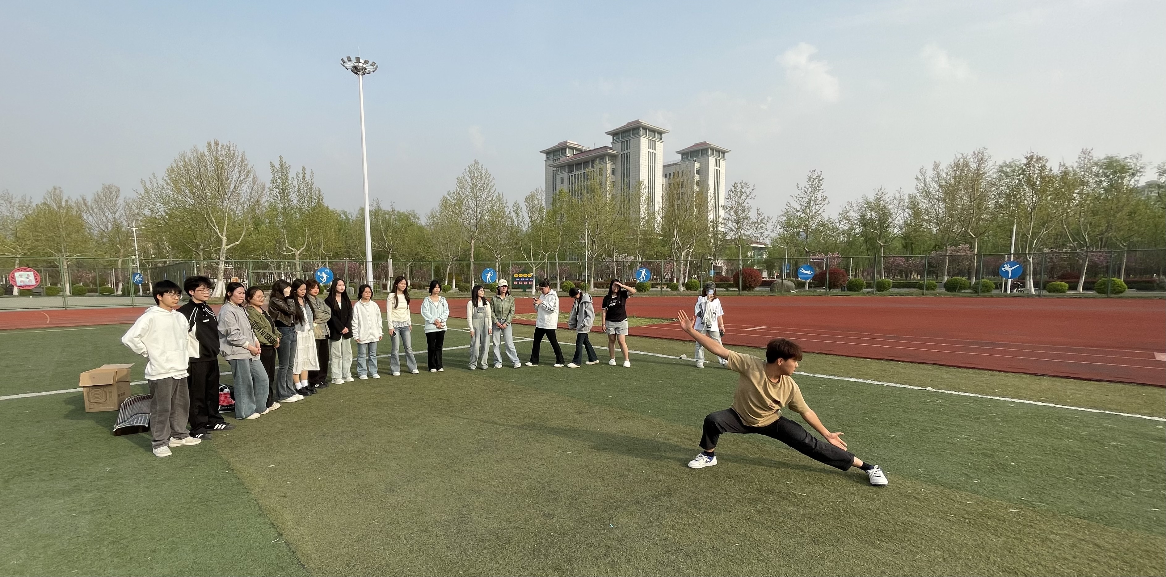 外语与商务学院（国际教育学院）石榴籽工作室举办民族文化交流学习主题活动 (2)..JPG