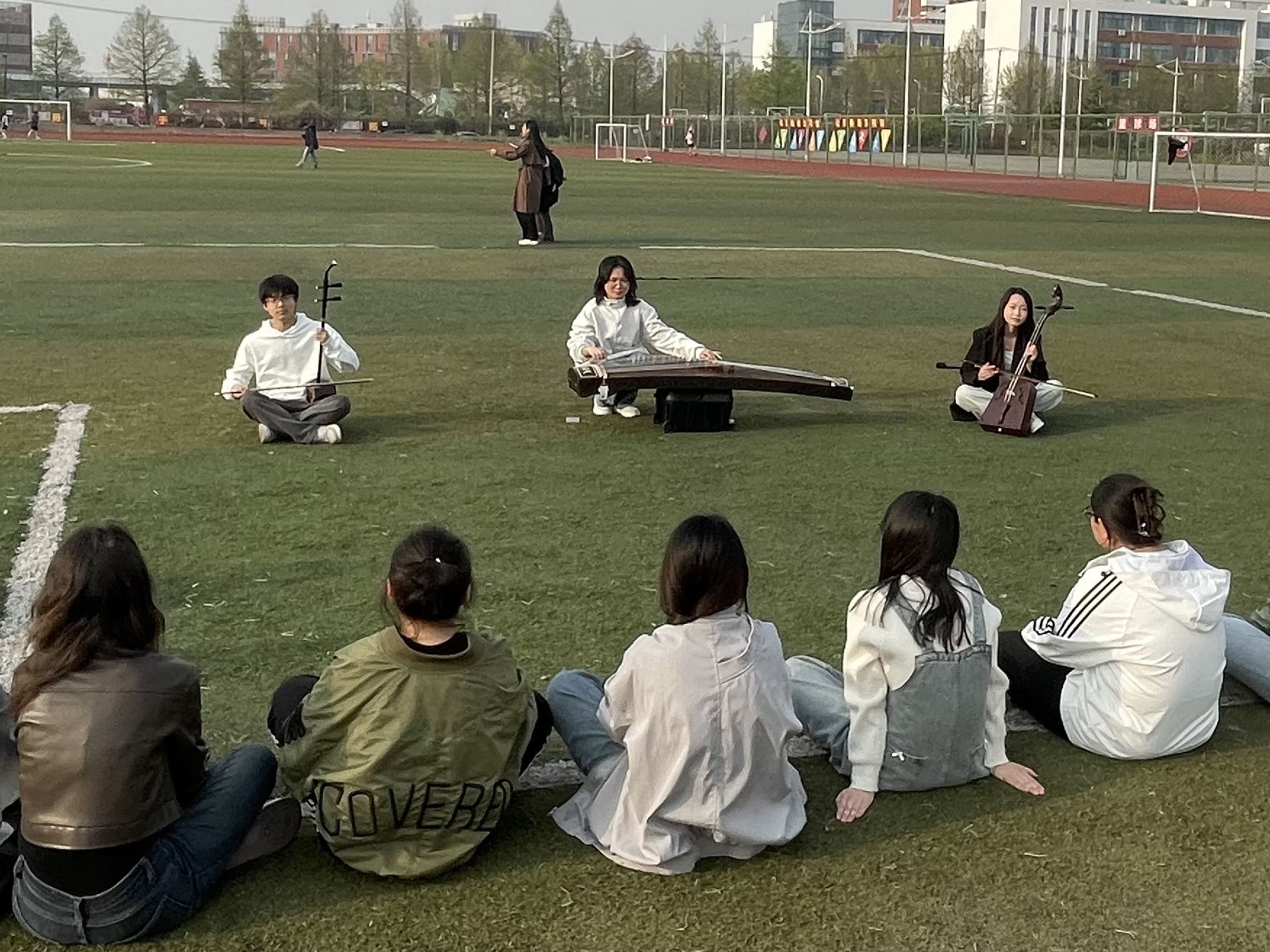 外语与商务学院（国际教育学院）石榴籽工作室举办民族文化交流学习主题活动 (3).jpg