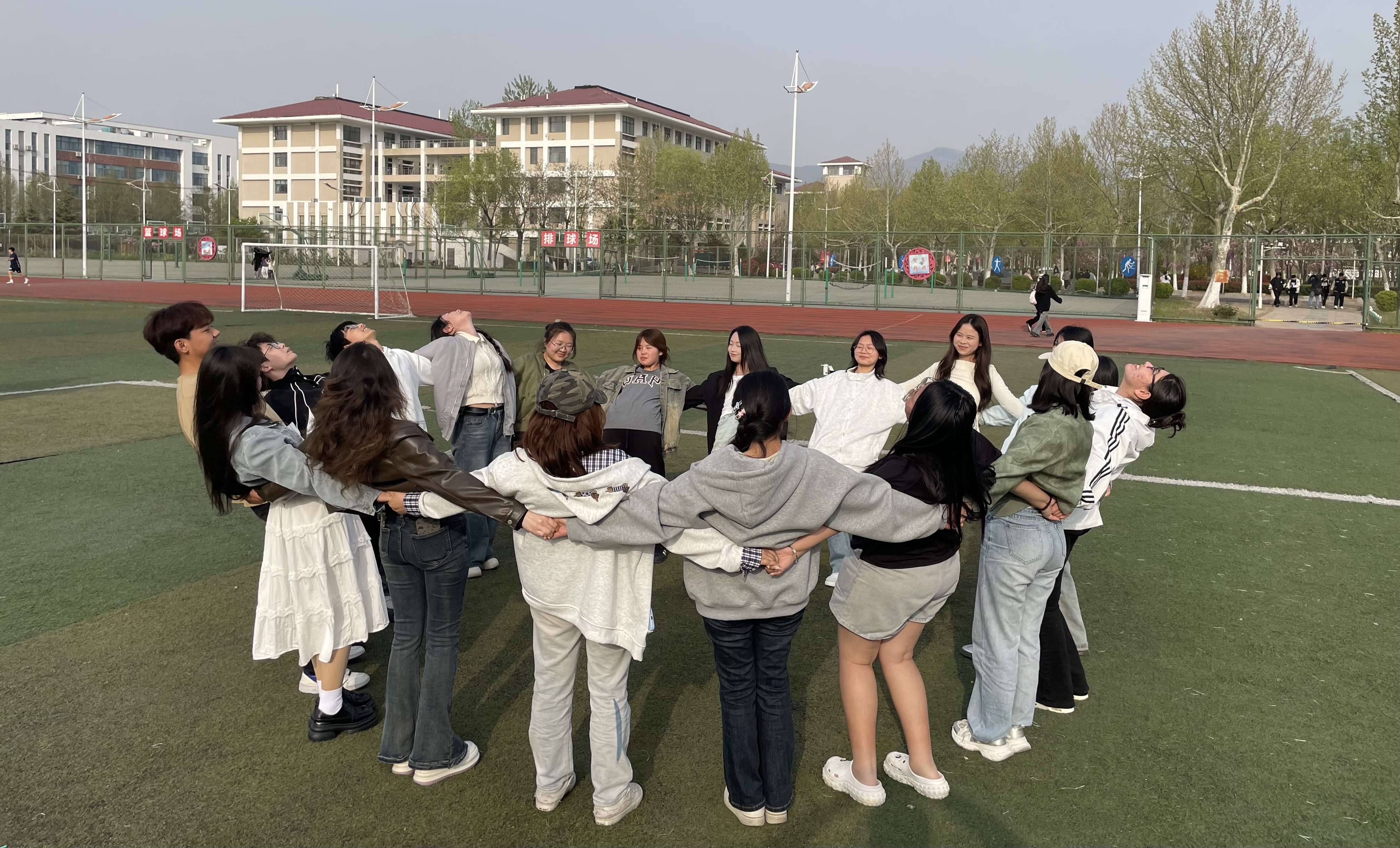 外语与商务学院（国际教育学院）石榴籽工作室举办民族文化交流学习主题活动 (1).jpg