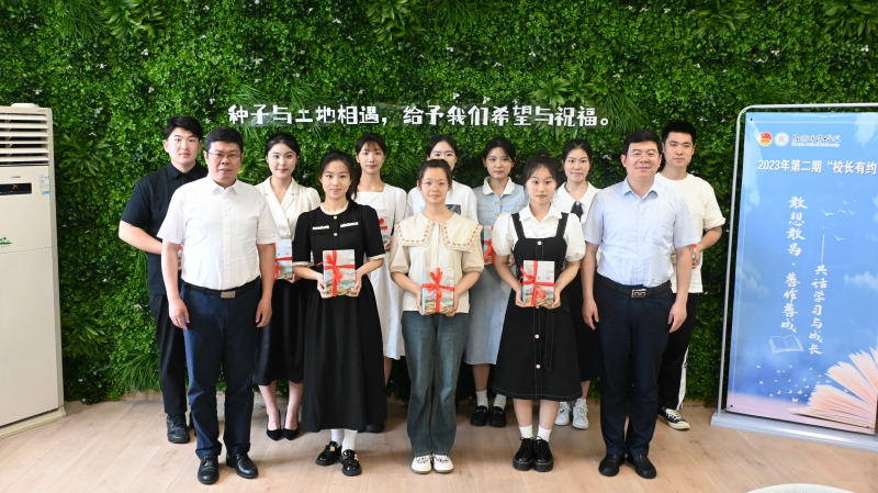 图为淮阴师范学院“校长有约”活动.jpg
