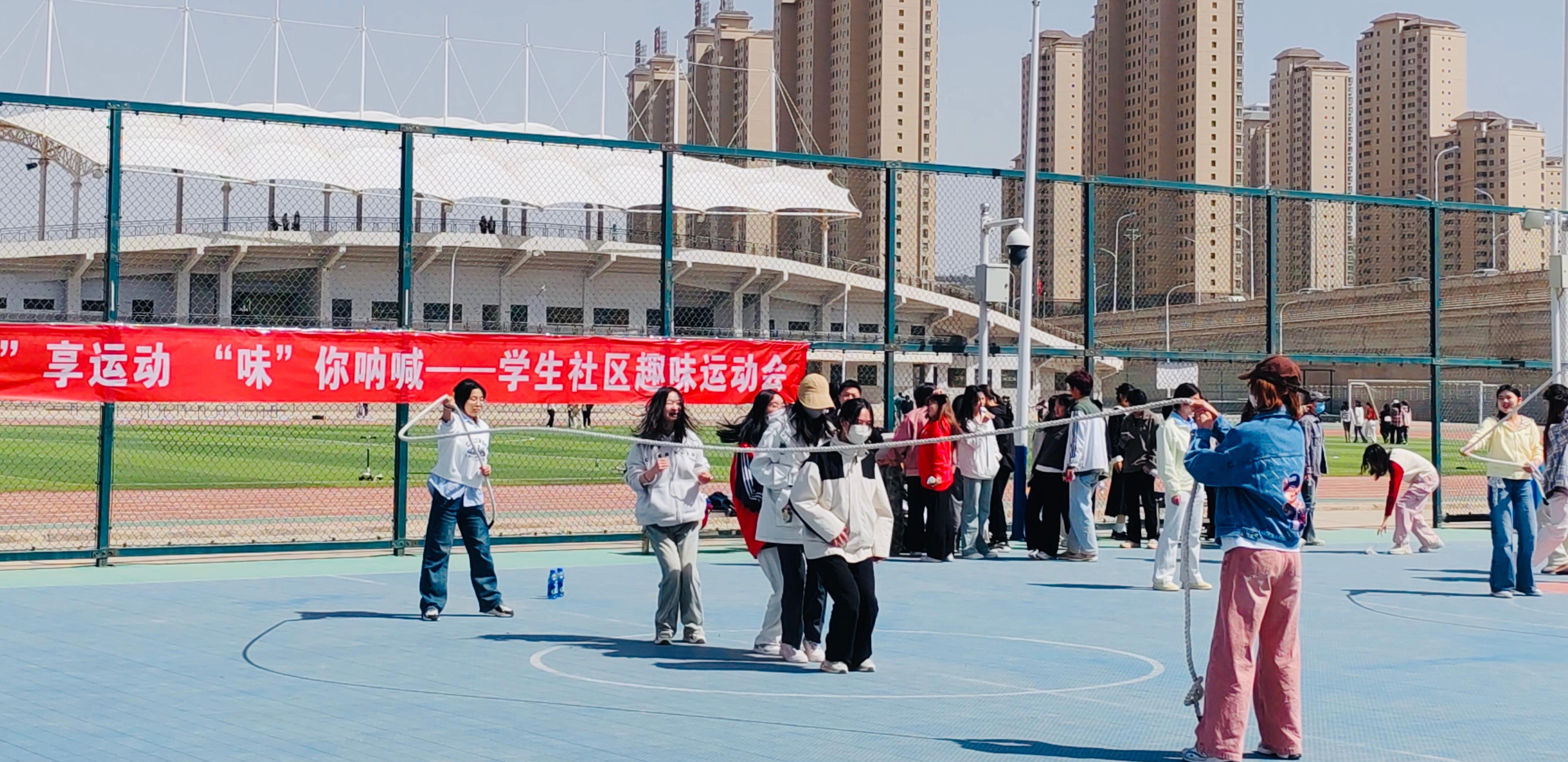 欢乐跳大绳.jpg 欢乐跳大绳.jpg