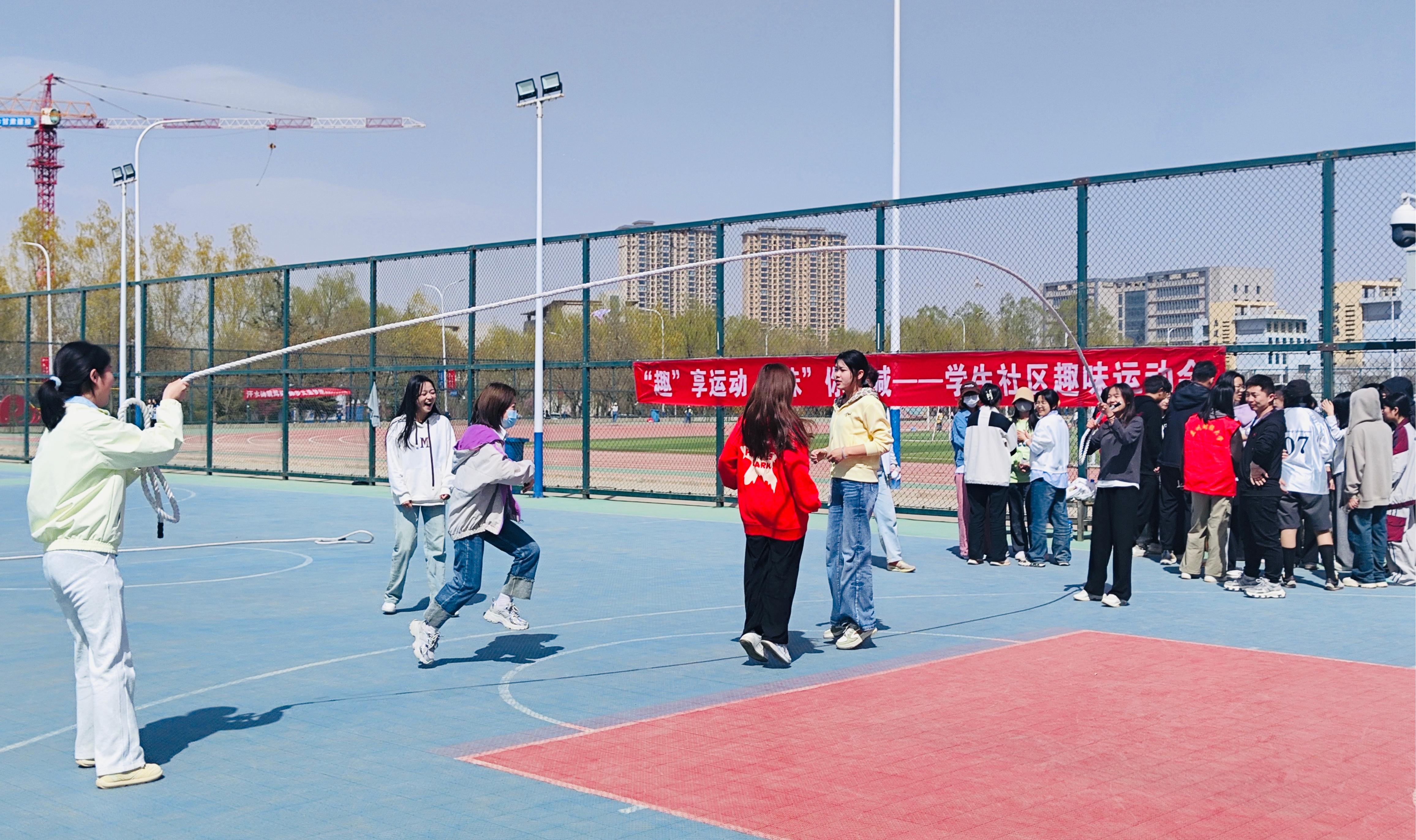 欢乐跳大绳2.jpg 欢乐跳大绳2.jpg