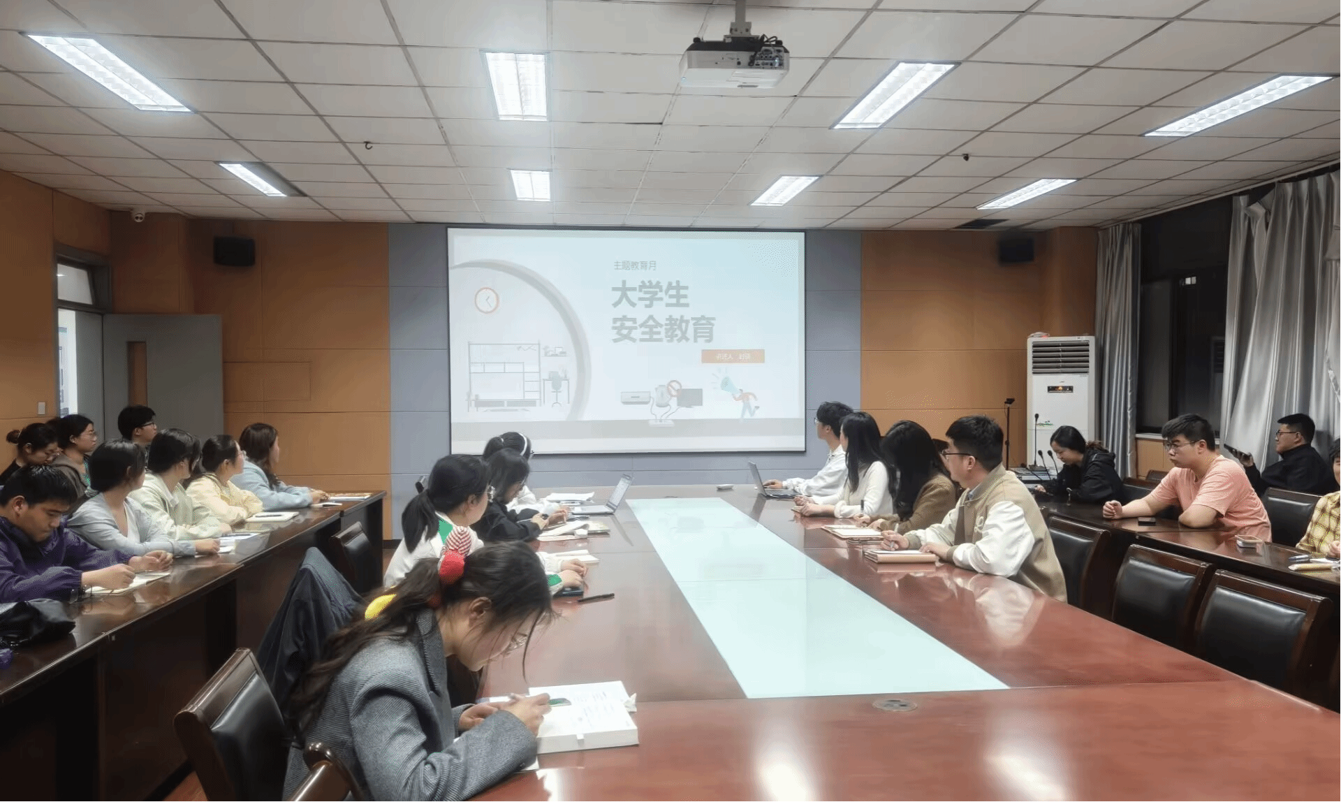 图为淮阴师范学院化院“青言青语”校园安全宣讲会议现场.png