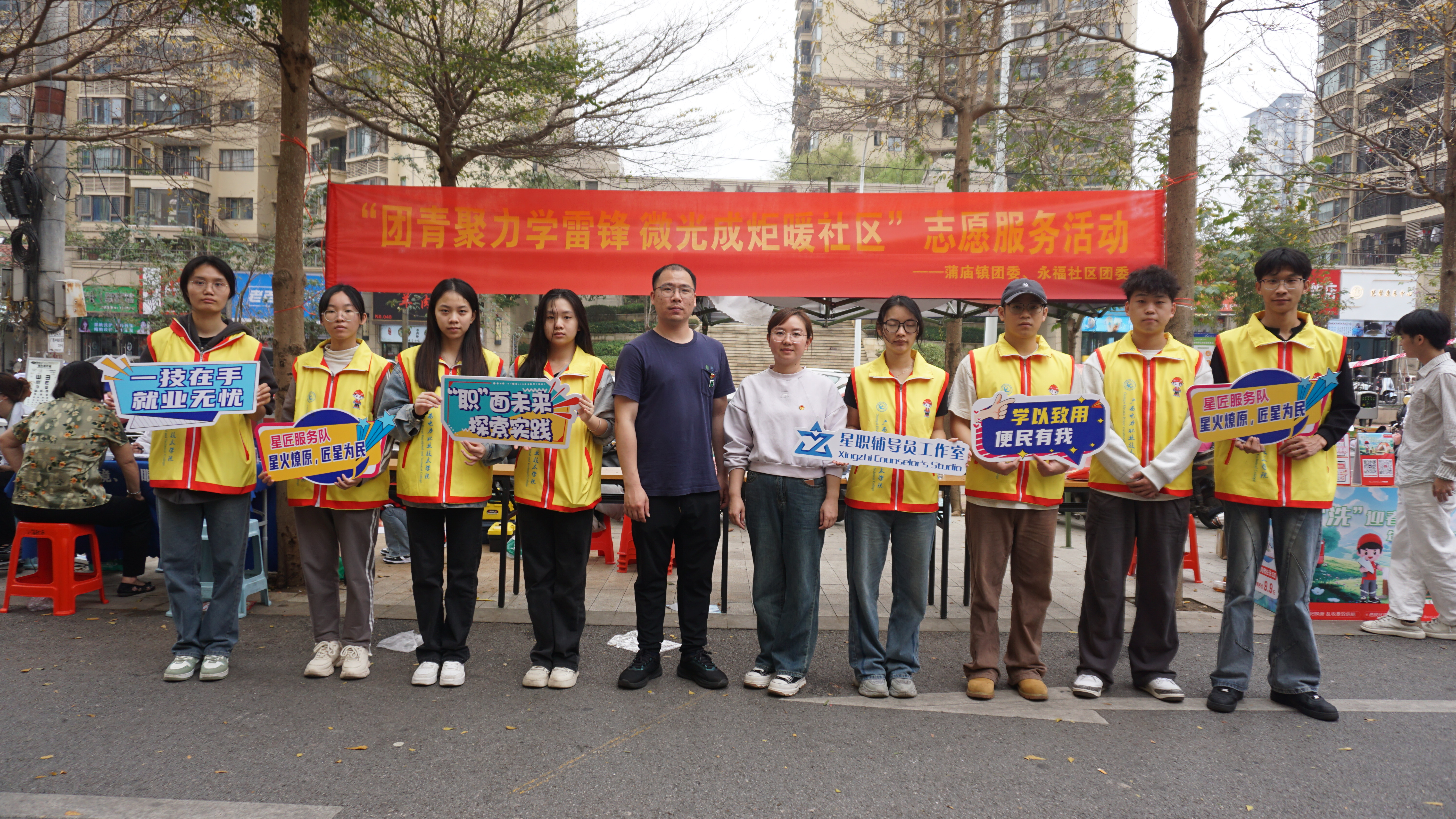 配图3:活动合影.JPG 配图3:活动合影.JPG