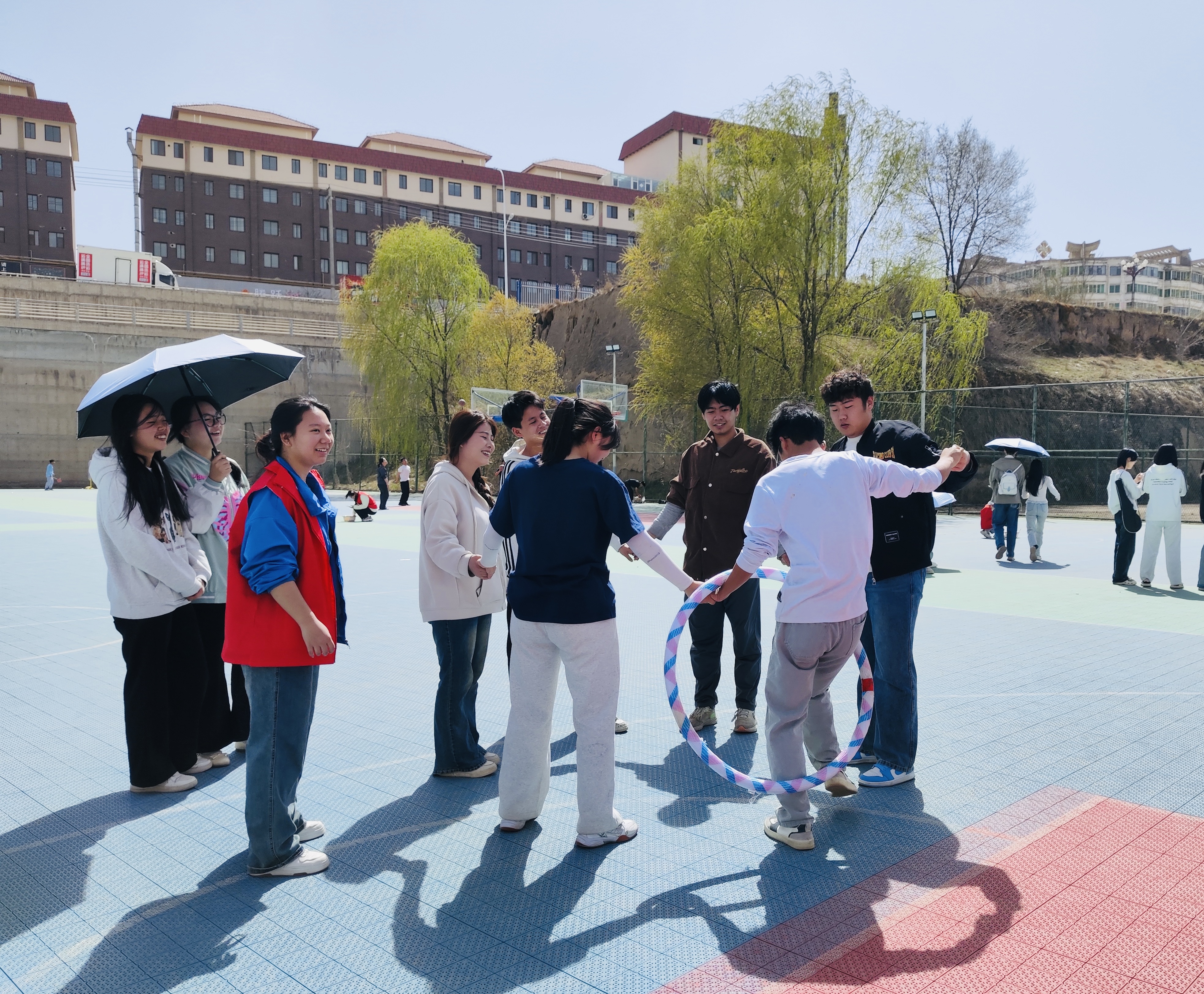 友谊呼啦圈.jpg 友谊呼啦圈.jpg