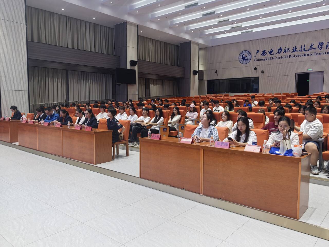 配图1:会场嘉宾.jpg 配图1:会场嘉宾.jpg