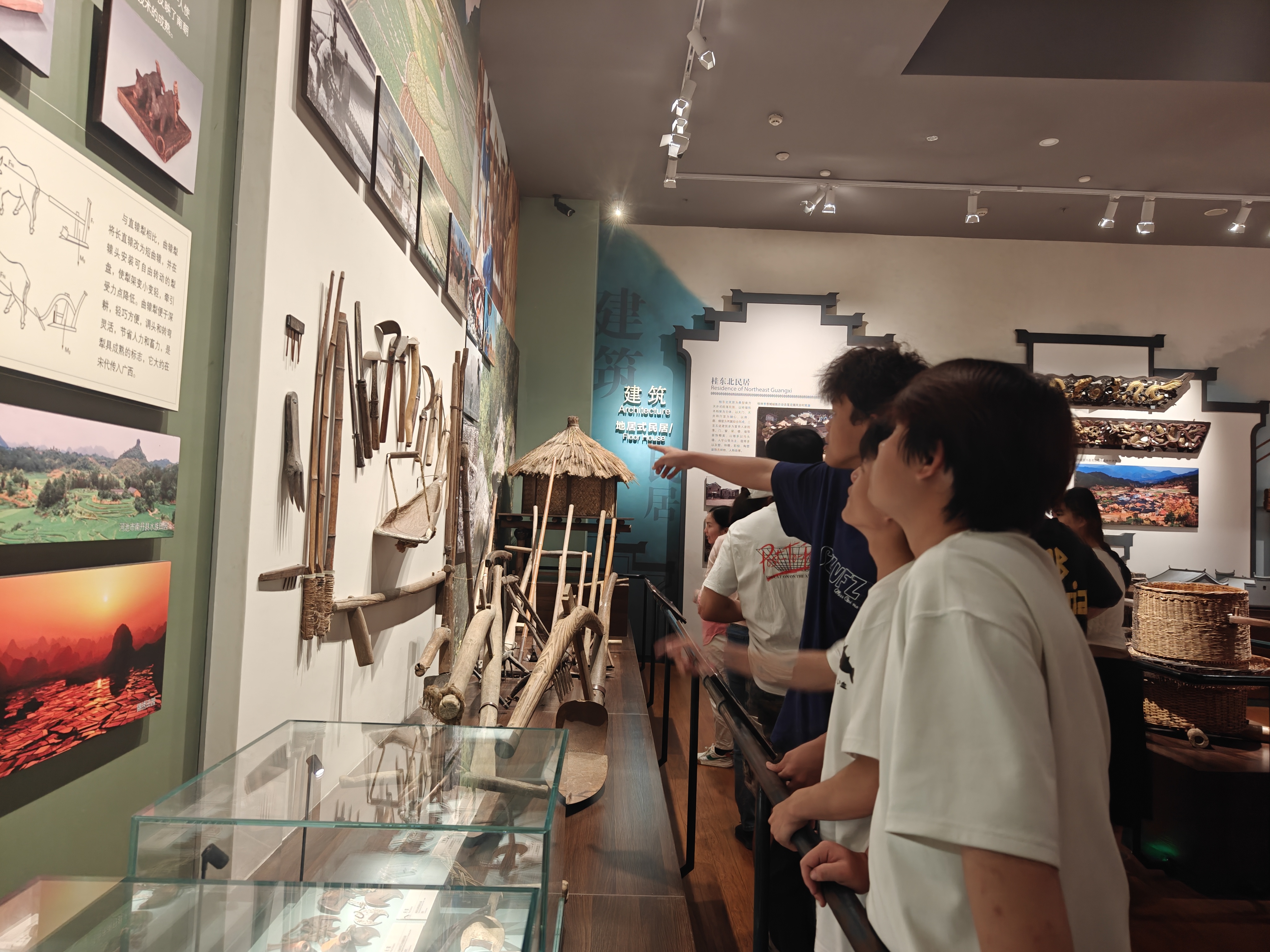 配图2：生动展示.jpg